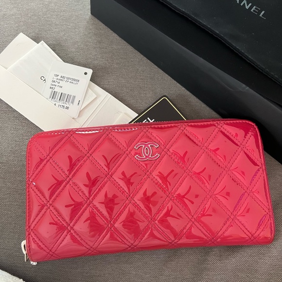 Chanel gusset zip wallet - Picture 5 of 13